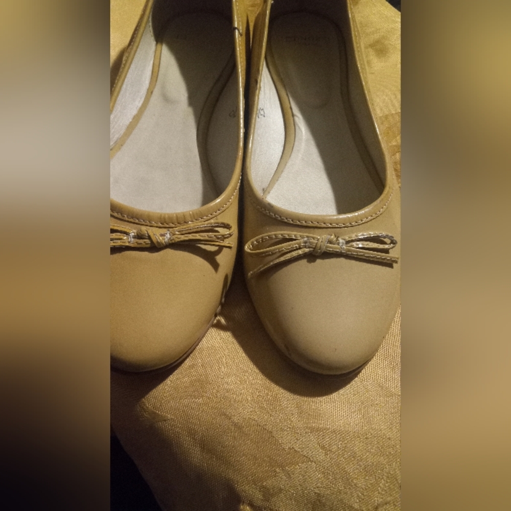 38 EU SZ Classic Bow-Trim Ballet Flats in Tan